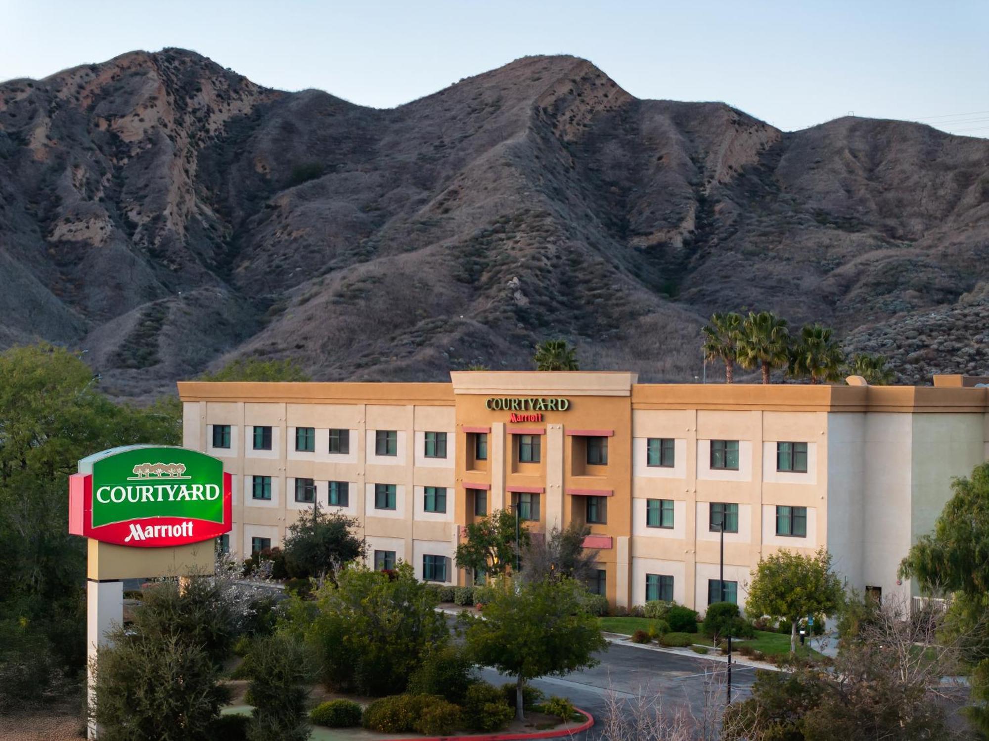 Готель Courtyard By Marriott Santa Clarita Валенсія Екстер'єр фото
